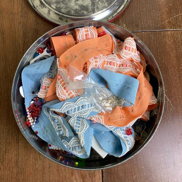 Vintage grandmacore craft Christmas storage tin junk drawer sequin glitter beads - Picture 1 of 13